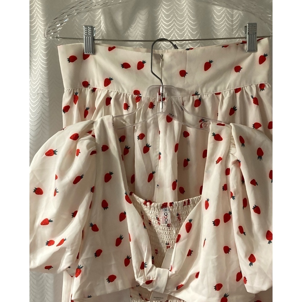 Chic White and Red Floral Skirt Set - Picture 7 of 10